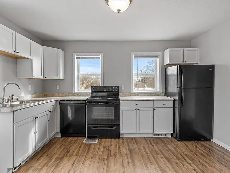 1051 Arkwright Street - 4 — Photo 11
