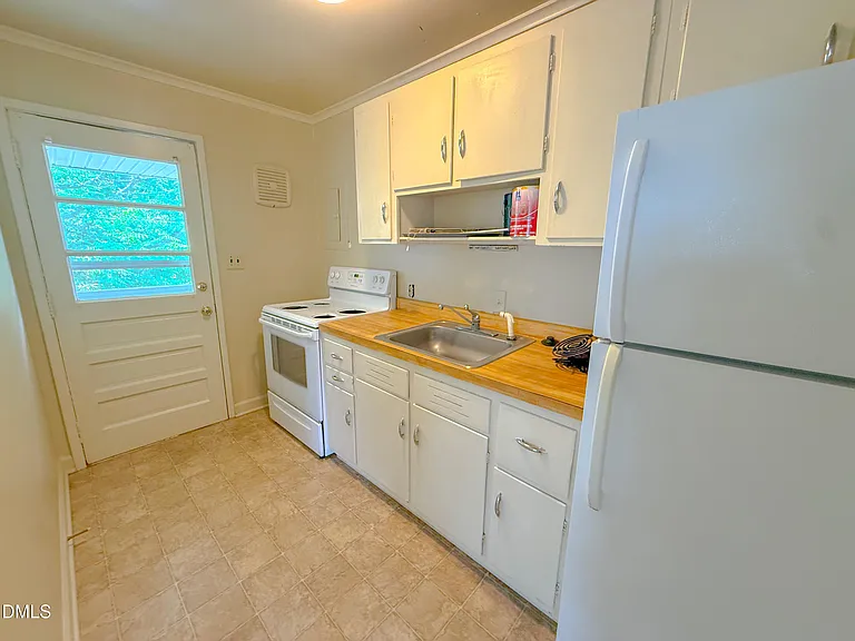 705 Daniels St #C — Photo 3