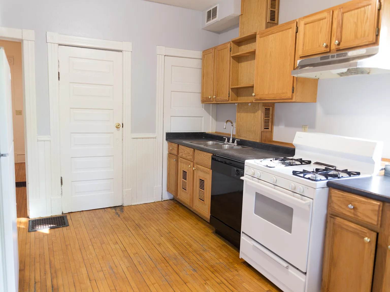 5 bed, $3,450 — Photo 4