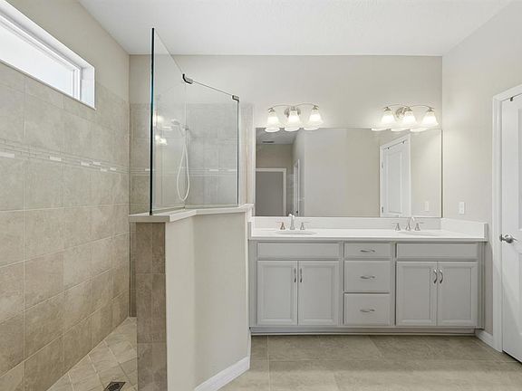 5th image of 21 Rae Dr