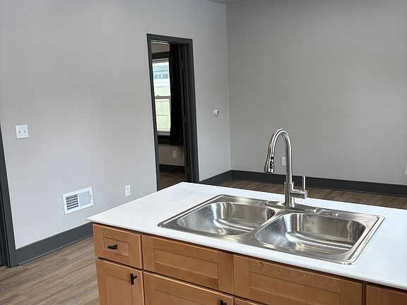 5th image of 149 Lisbon Ave Floor 1