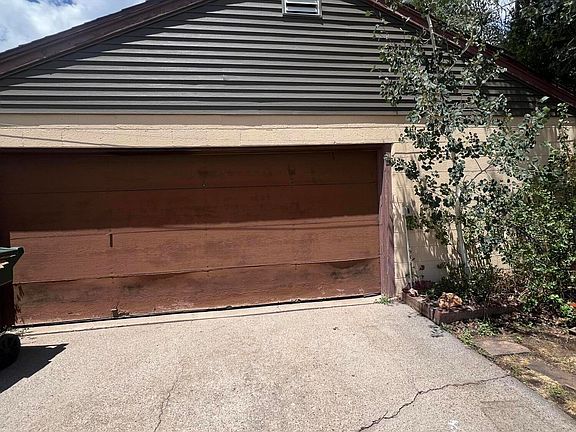 2nd image of 906 N Navajo Dr