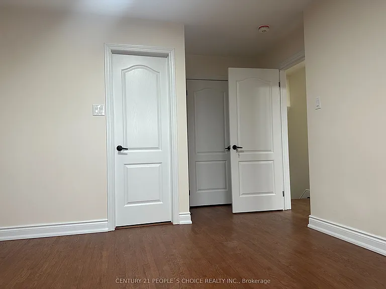 7490 Middleshire Dr — Photo 28