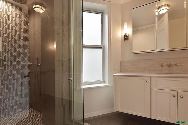 Rented by Akam Sales and Brokerage | media 17