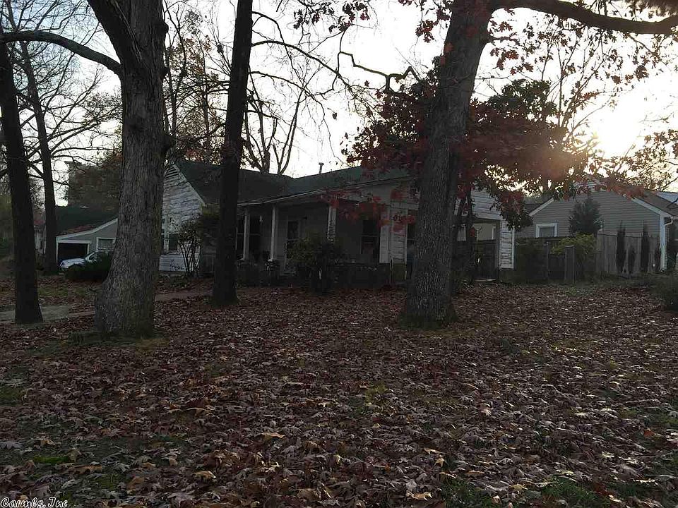 2nd image of 1719 Magnolia Ave