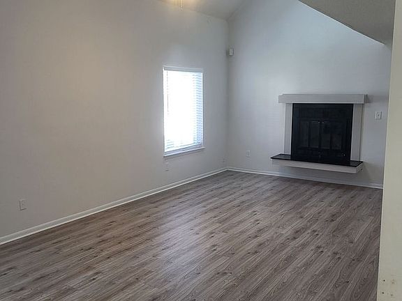 4th image of 801 Housman Ct