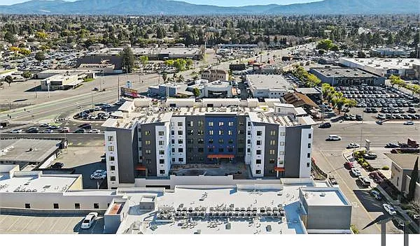 3 bed, $3,031 — Photo 2