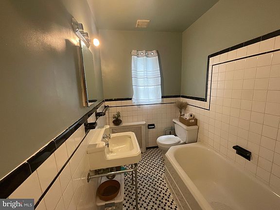 5th image of 405 Van Buren St NW