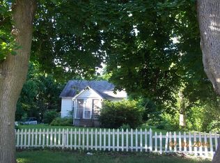252 W Graham St, Dixon, IL 61021