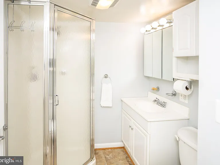 1207 N Livingston St — Photo 31