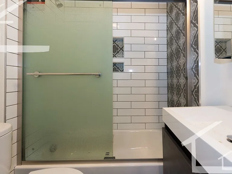 11 Belvidere St #2C — Photo 10
