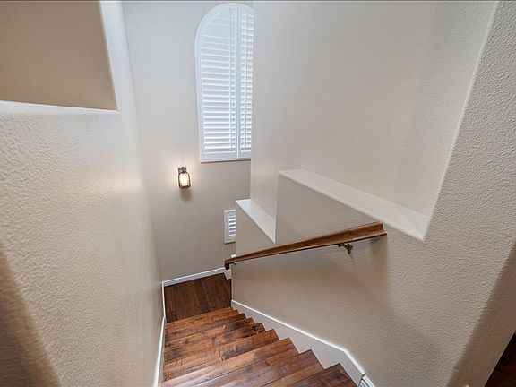 4th image of 28243 Canterbury Ct