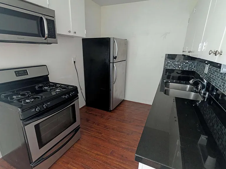 1034 N Martel Ave #1 — Photo 9