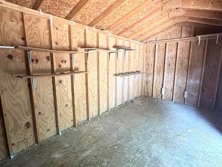 1002 Mills Ave — Photo 24