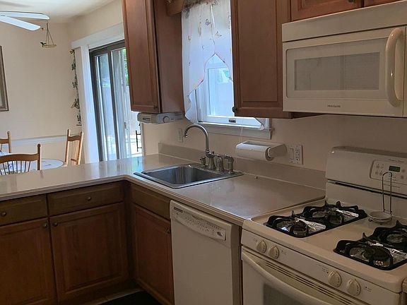 3rd image of 2255 Windsor Ave