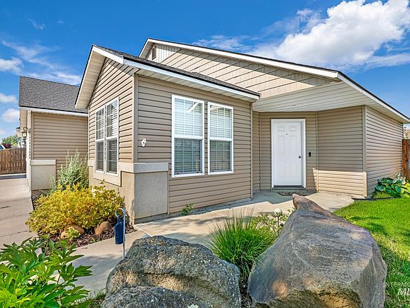5th image of 440 Glacier Meadows Way