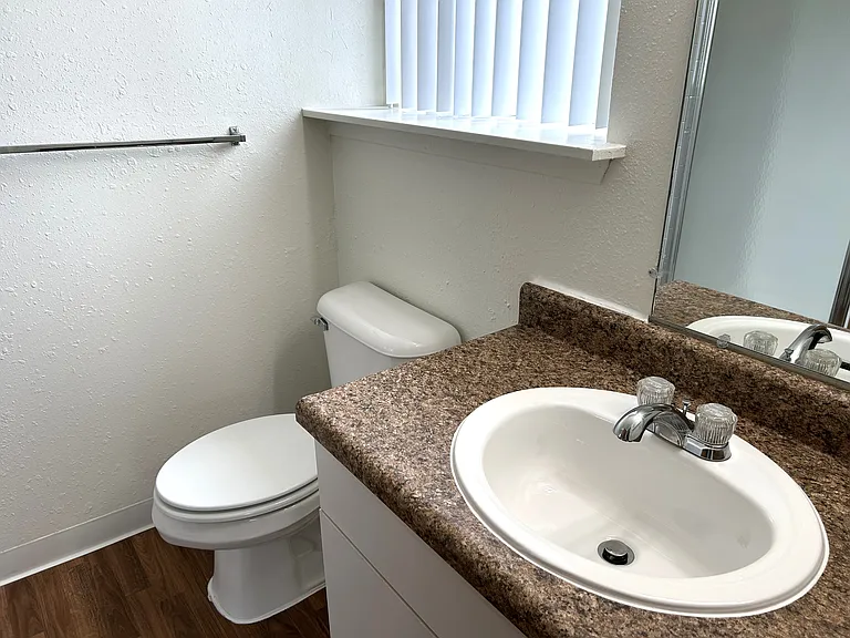 Windsor Place Apartments — Photo 101