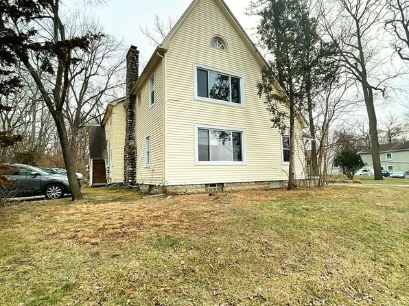 734 N River St APT 4