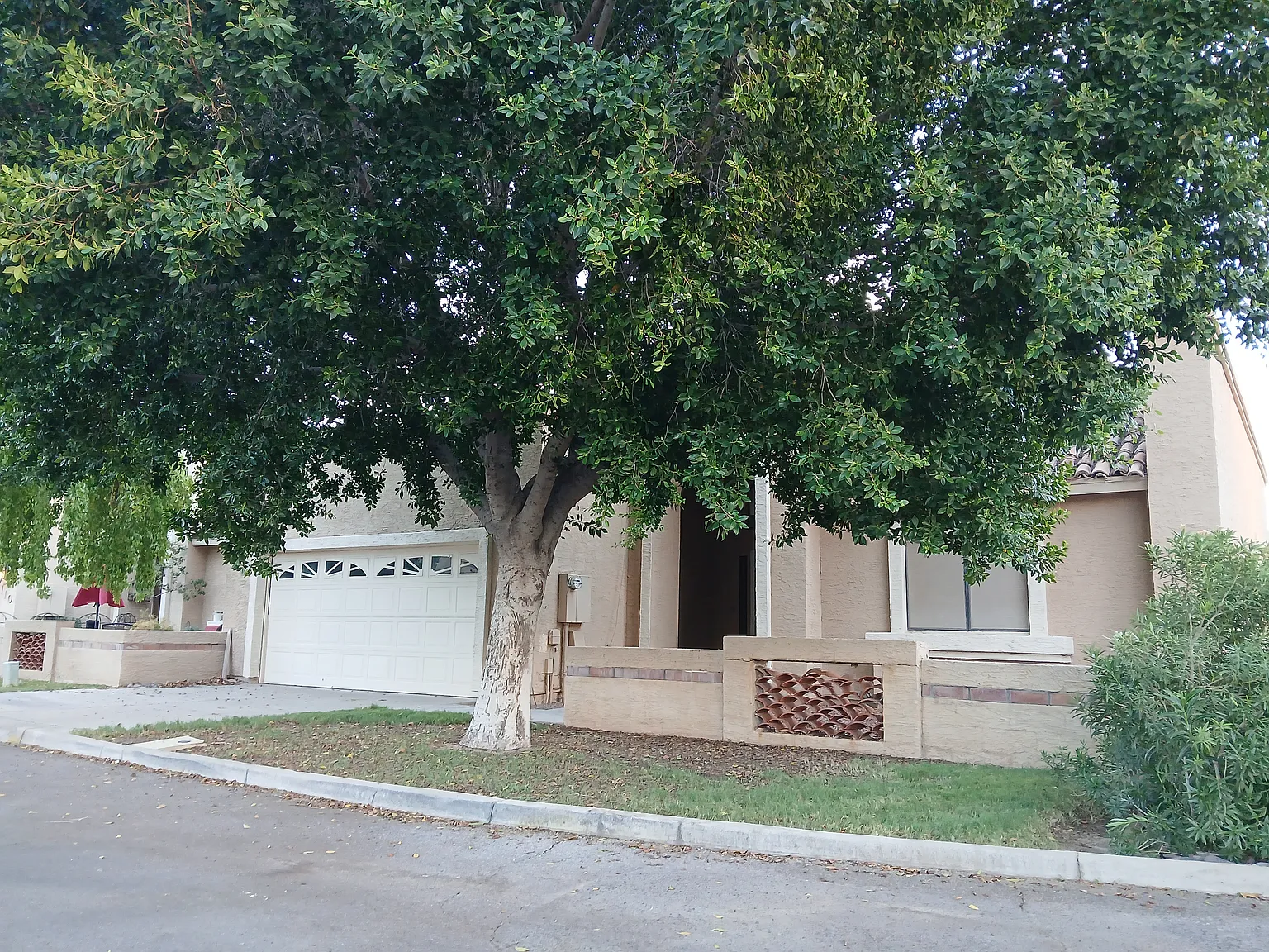 2 bed, 1354 sqft, $1,950 — Photo 2