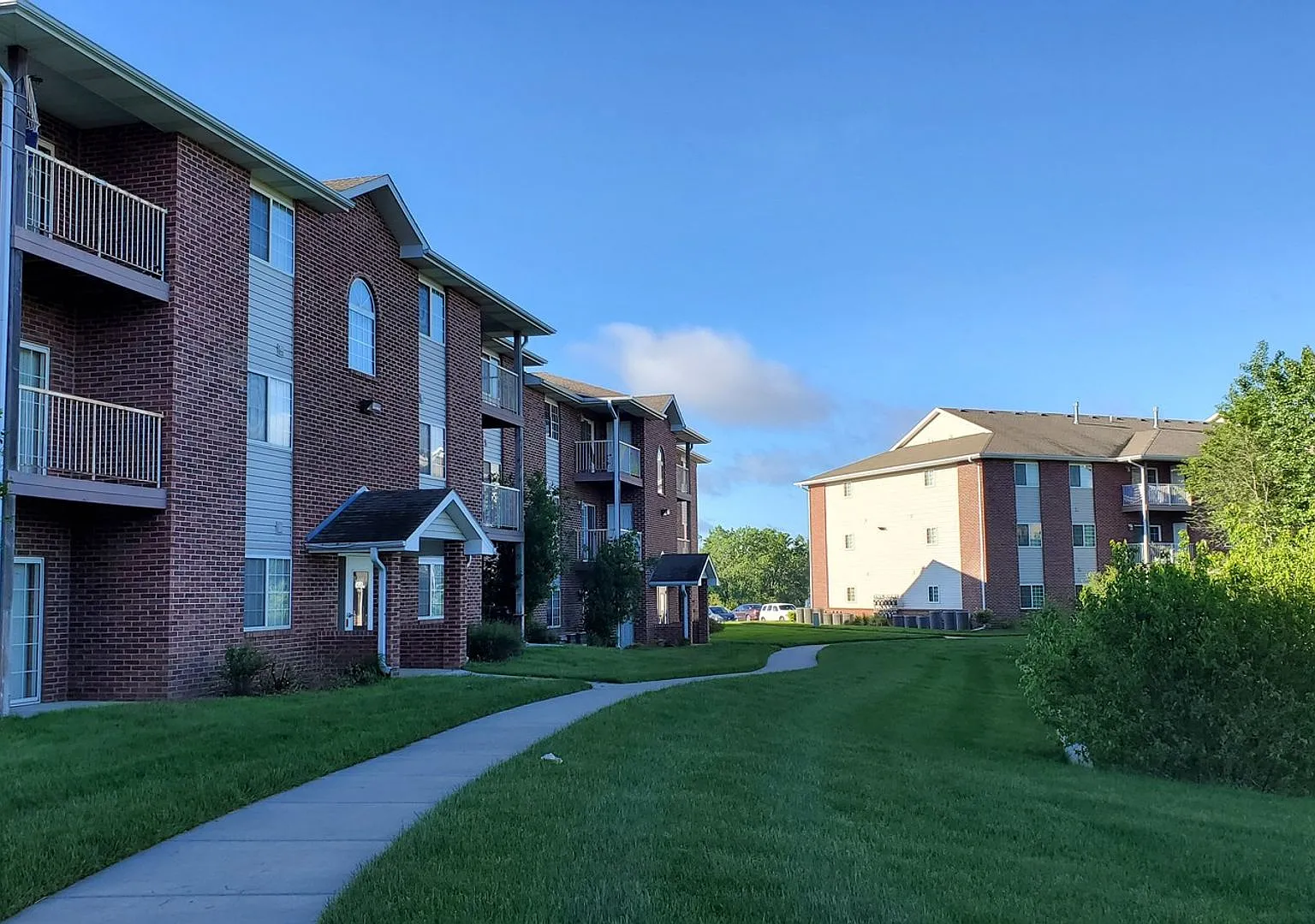 1604 Grandview Ave — Photo 1