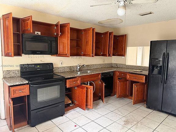 2nd image of 6117 Bluegrass Cir