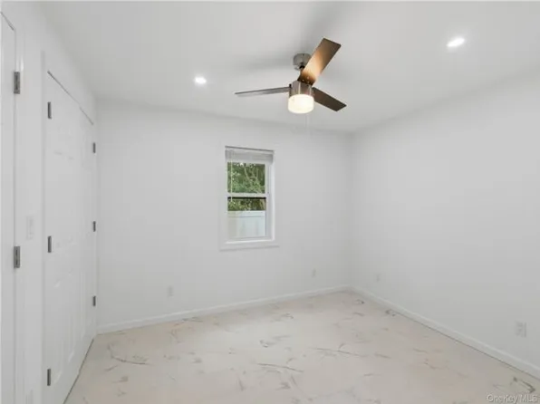 38 Smith St APT 1, Glen Cove, NY 11542