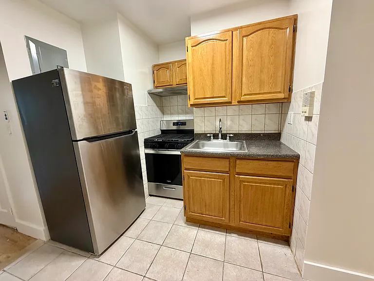 603 Seneca Ave #2L — Photo 3