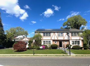 28 Polo Rd, Great Neck, NY 11023
