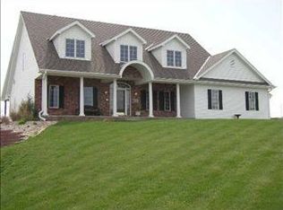 16475 Ridgemont St, Omaha, NE 68136