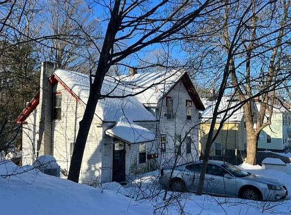 3rd image of 28 Carpenter St