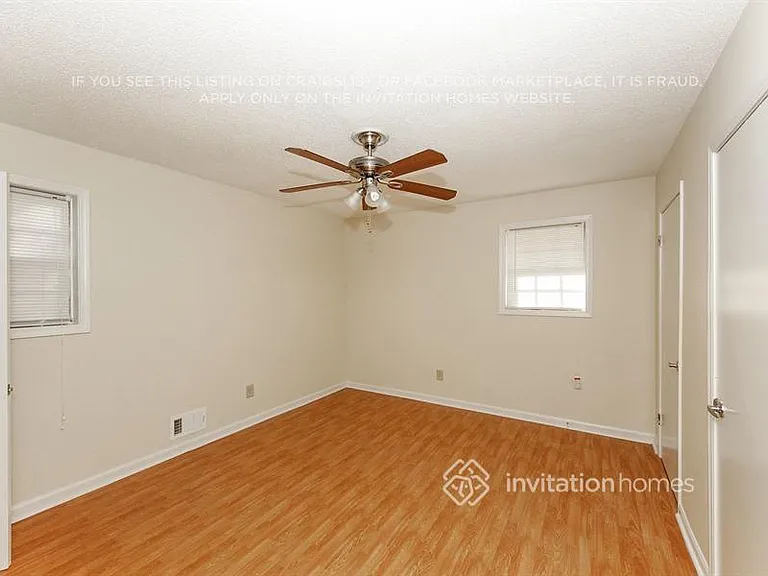 323 Princess Ave — Photo 10