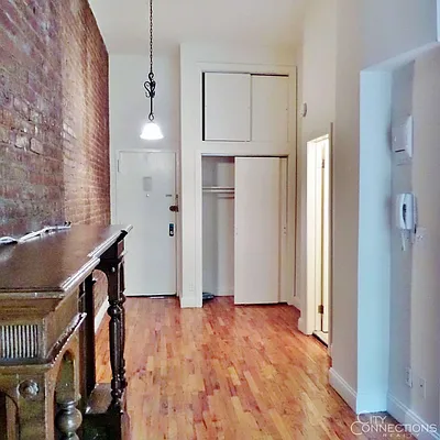 Rented by City Connections Realty | media 16
