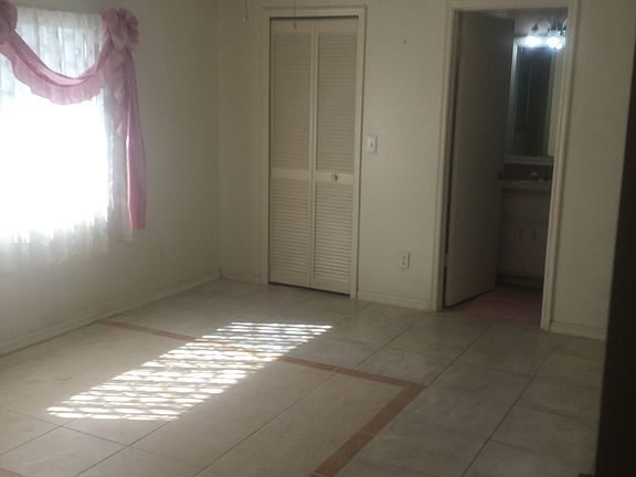 4th image of 412 NW 3rd Ln