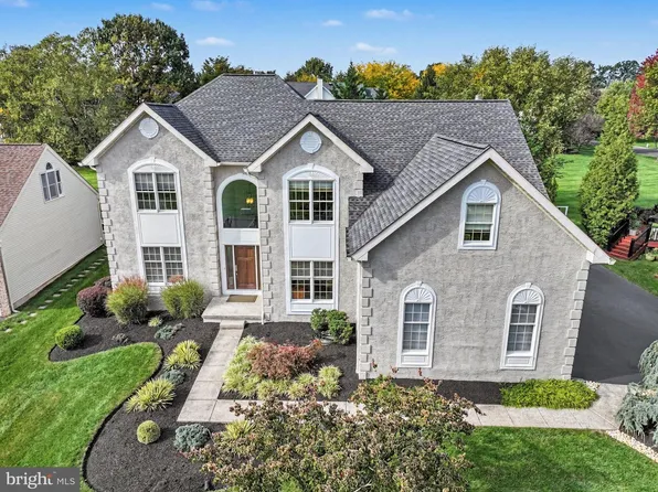 302 Centennial Dr, Blue Bell, PA 19422