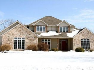 W150N7504 Hidden Meadow Ct, Menomonee Falls, WI 53051