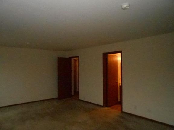 5th image of 116 N Gant Cir #B
