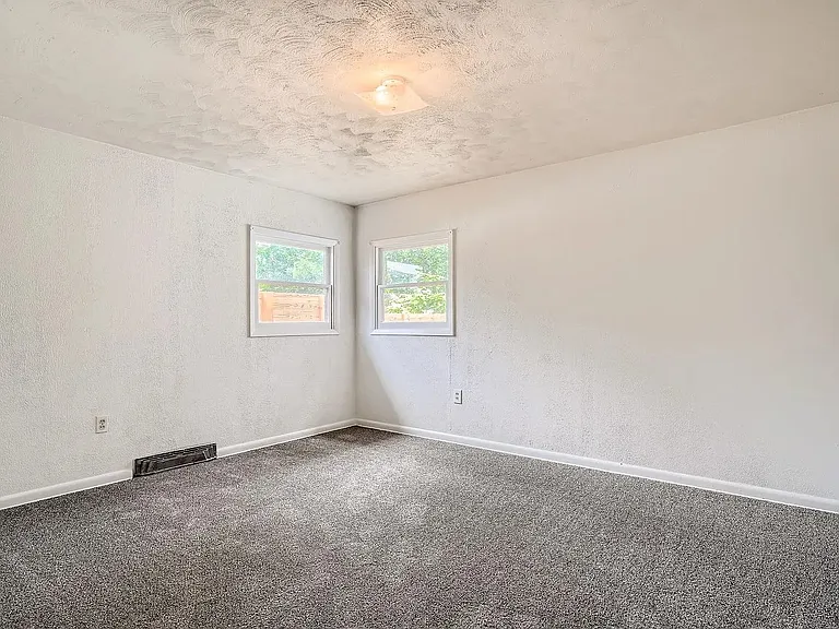 2135 Norwood Ave — Photo 20