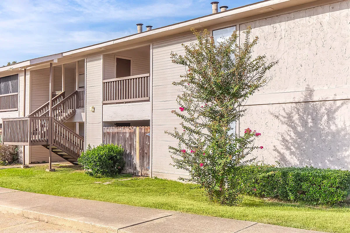 Cedar Creek Village — Photo 4