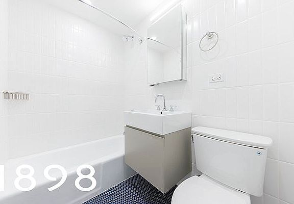 4th image of 561 Amsterdam Ave #14E
