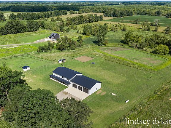 2nd image of 903 Haysmer Rd