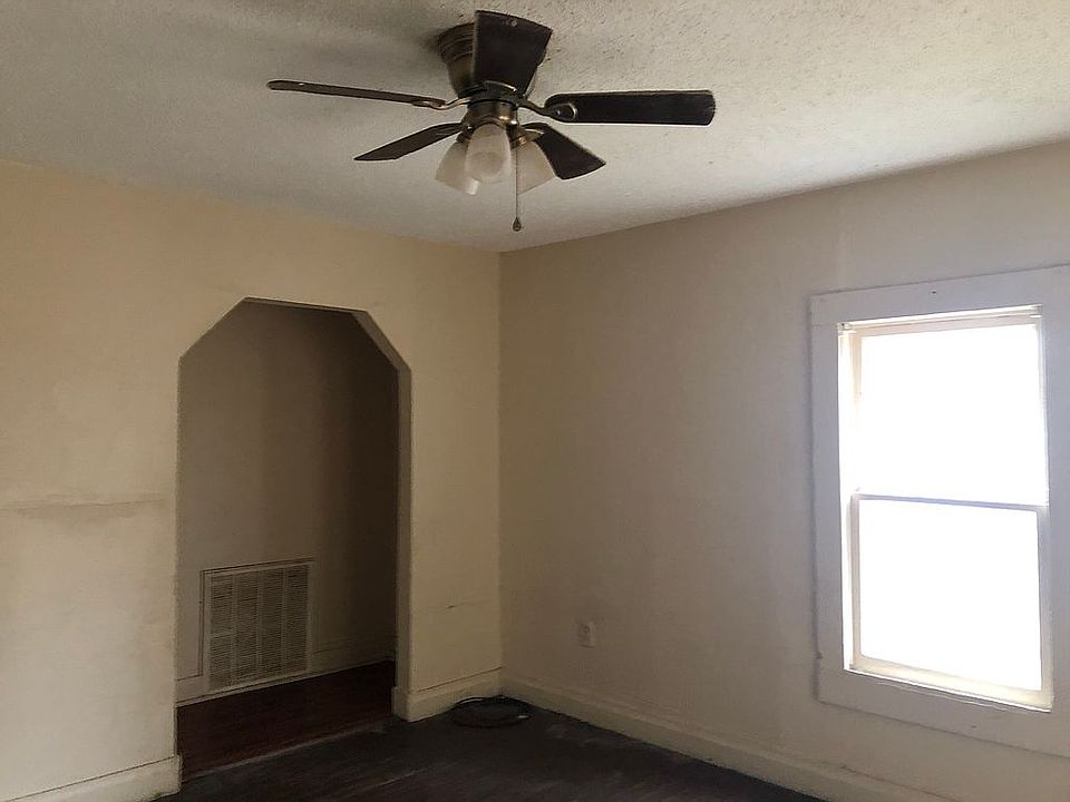 Living room with arch