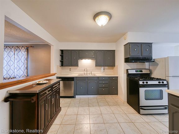 4th image of 3023 Baker Hts