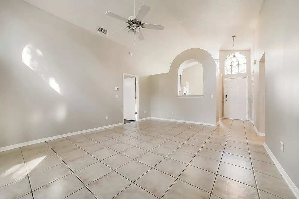 3 bed, 2.0 bath, 1135 sqft, $2,020 — Photo 4