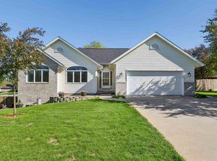700 Mesquite Dr, Coralville, IA 52241