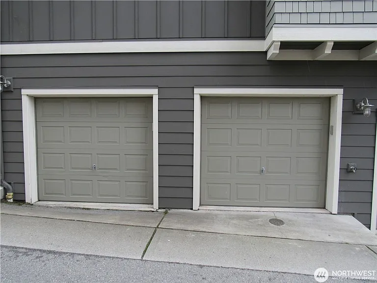 1774 25th Ave NE — Photo 17
