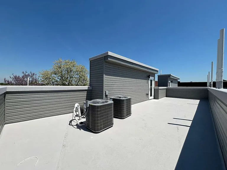 1938 N 22nd St #4 — Photo 23