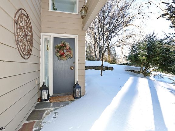 2nd image of 28 Bear Mountain Rd