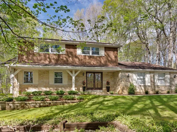 S54W23631 Maple Hill COURT, Waukesha, WI 53189