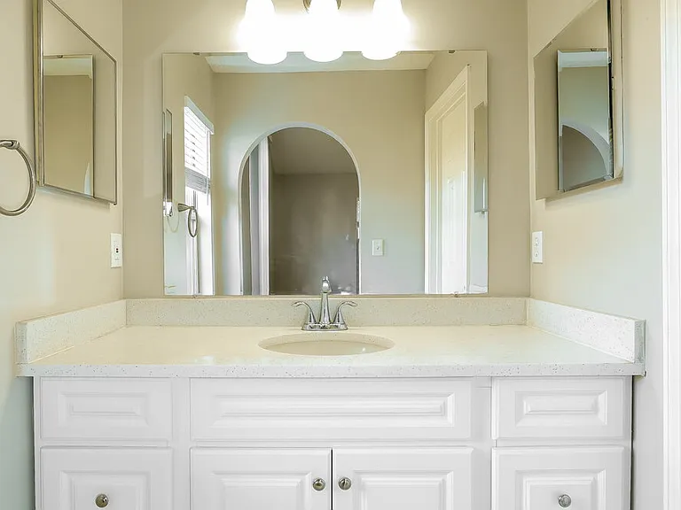 1126 E Brookwood Bluff Rd — Photo 11