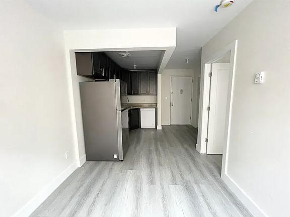 4th image of 67 Cooper St APT 1A